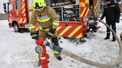 Перші гідранти почали встановлювати в Рівному