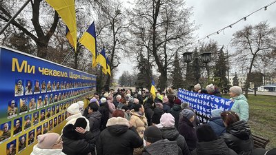 Банер "Надії" відкрили у Прилуках з фотографіями полонених та зниклих безвісти військових