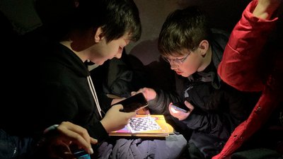 Грають в ігри, руханки та проводять уроки: що роблять діти в укриттях чернігівських шкіл та садочків Грають в ігри, руханки та проводять уроки: що роблять діти в укриттях чернігівських шкіл та садочків