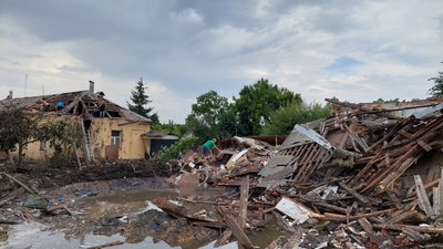 Ракета РФ влучила у приватний сектор у Харкові: є поранений Ракета РФ влучила у приватний сектор у Харкові: є поранений