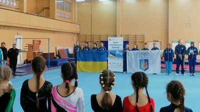 Підтримали спортсменів Олімпіади. У Кропивницькому спортсмени пройшлися ходою з прапором