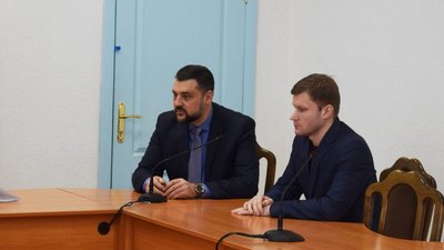 Дмитро Ляшов (зліва) Дмитро Ляшов (зліва)