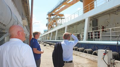 У Миколаєві завод за власні гроші будує судно для розмінування акваторії У Миколаєві завод за власні гроші будує судно для розмінування акваторії