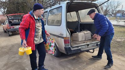 Це все єднає нас ― на Миколаївщині жителі громади збирають допомогу військовим у зоні ООС Це все єднає нас ― на Миколаївщині жителі громади збирають допомогу військовим у зоні ООС