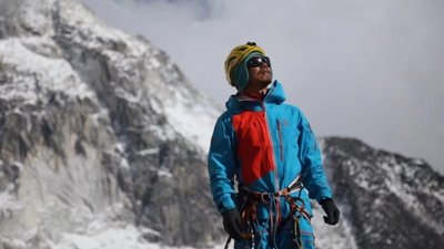 Сліпий альпініст з Китаю підкорив Еверест