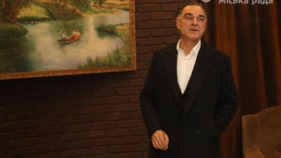 Митець без рук. У Дніпрі відкрили виставку картин Василя Мельника Митець без рук. У Дніпрі відкрили виставку картин Василя Мельника