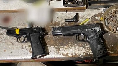 Вилучили зброю та наркотики: правоохоронці затримали вінничан Вилучили зброю та наркотики: правоохоронці затримали вінничан
