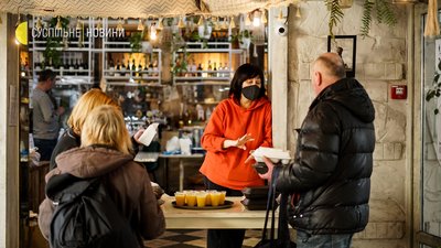 Безкоштовні обіди для пенсіонерів у центрі Києва Безкоштовні обіди для пенсіонерів у центрі Києва