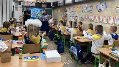 Перші заняття у підземці: харківські школярі почали навчання у метро
