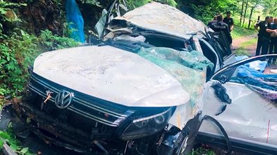 В Яремчі автомобіль зірвався в обрив. Є загиблі