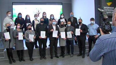 У Запоріжжі висадять 3,5 тисячі дерев за добу У Запоріжжі висадять 3,5 тисячі дерев за добу