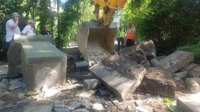 У Рівному почали перепоховання більшовика Олеко Дундича У Рівному почали перепоховання більшовика Олеко Дундича