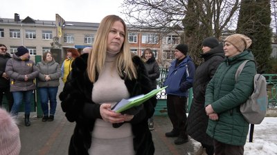 Реорганізація сільського ліцею в Луцькій громаді: батьки учнів вимагають не закривати старші класи Реорганізація сільського ліцею в Луцькій громаді: батьки учнів вимагають не закривати старші класи
