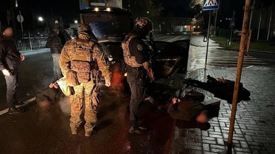 На Закарпатті поліцейські затримали двох чоловіків з Дніпропетровщини, які готувалися вчинити майнові злочини у регіоні