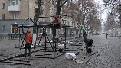 Монтаж ярмаркового будиночка Монтаж ярмаркового будиночка