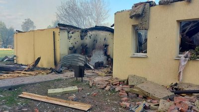 На Харківщині окупанти поцілили в школу, що пережила дві світові війни На Харківщині окупанти поцілили в школу, що пережила дві світові війни