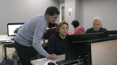 В Івано-Франківську людей із хабу "Ба і Ді Маріуполь" навчають комп'ютерної грамотності В Івано-Франківську людей із хабу "Ба і Ді Маріуполь" навчають комп'ютерної грамотності