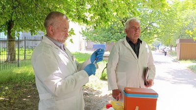У Луцьку почали безплатно вакцинувати домашніх тварин від сказу: скільки котів і собак вже щепили У Луцьку почали безплатно вакцинувати домашніх тварин від сказу: скільки котів і собак вже щепили
