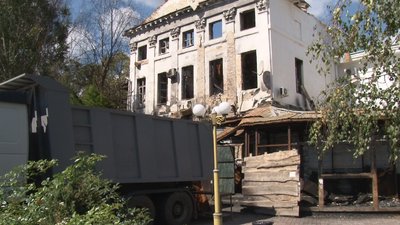 У Полтаві Будинок дворянського зібрання готують до консервації після пожежі У Полтаві Будинок дворянського зібрання готують до консервації після пожежі