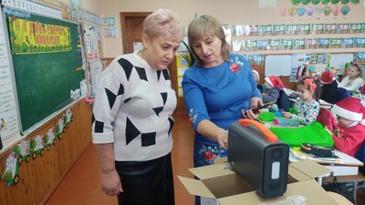 Портативні акумулятори та подарунки дітям привезли житомирські волонтери з Німеччини Портативні акумулятори та подарунки дітям привезли житомирські волонтери з Німеччини