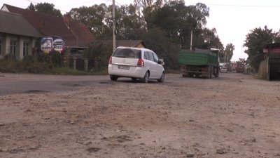 "Кінець жовтня Болехів буде готовий" — дорожники обіцяють ремонт шляху, де відпали колеса в автобуса