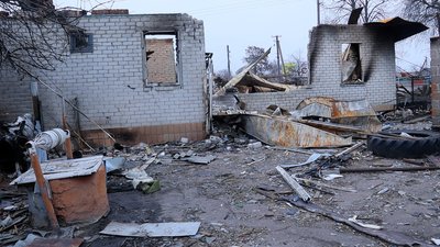 Готували їжу військовим, а воду шукали у колодязях: як жителі Олександрівки жили під час обстрілів Готували їжу військовим, а воду шукали у колодязях: як жителі Олександрівки жили під час обстрілів
