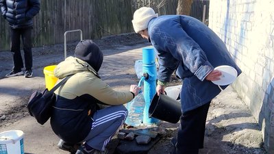 Для їжі беруть в приватному секторі, для технічних потреб – з річки: як Чернігів живе без води