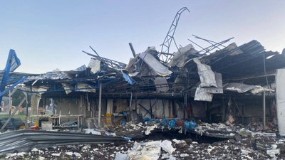 Росія випустила ракету по приміщенню харчового підприємства у Богодухові вранці 29 липня Росія випустила ракету по приміщенню харчового підприємства у Богодухові вранці 29 липня