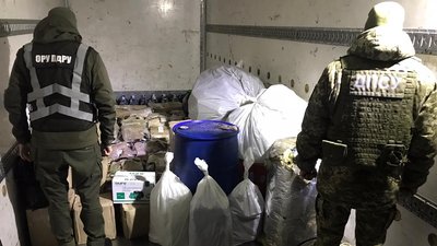 На Одещині прикордонники викрили сурогатний алкоголь та безакцизний тютюн на майже пів млн грн