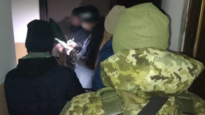 "Збували переважно на центральному ринку". Групу людей підозрюють у продажу контрафактних цигарок у Сумах "Збували переважно на центральному ринку". Групу людей підозрюють у продажу контрафактних цигарок у Сумах