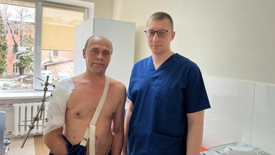 "Бути військовим — це вже спосіб життя". Прикарпатського кулеметника 72 ОМБр Івана Гребенюка виписали з лікарні додому