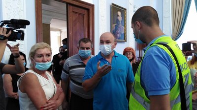 У Миколаєві роботу сесії міськради блокували протестувальники