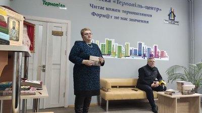 "Тернопіль, намальований світлом": презентували каталог старовинних поштівок