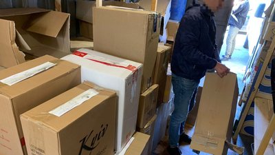 Безакцизних цигарок на 400 тис. грн знайшли у контейнері на ринку в Рівному