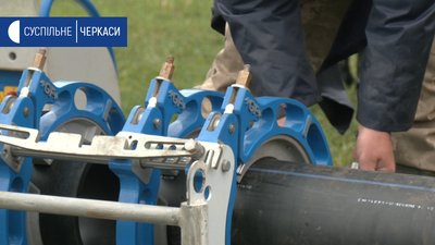 В Черкасах ремонтують головний колектор, який підтопило В Черкасах ремонтують головний колектор, який підтопило