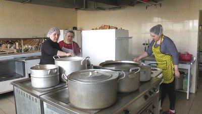 У гуртожитку волинського ліцею щодня годують 150 переселенців У гуртожитку волинського ліцею щодня годують 150 переселенців