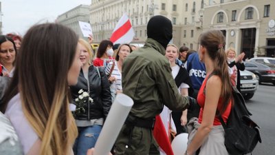 У Мінську кілька тисяч жінок вийшли на "Марш миру"