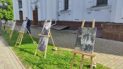 У Полтаві показали світлини з давнім українським вбранням У Полтаві показали світлини з давнім українським вбранням