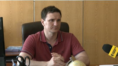 "Ма, я хочу жити, спаси": чому на Сумщині не ремонтують під'їзд до дитячої обласної лікарні "Ма, я хочу жити, спаси": чому на Сумщині не ремонтують під'їзд до дитячої обласної лікарні