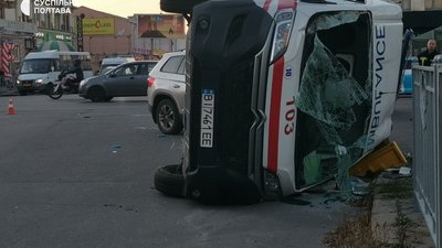 У Полтаві сталася аварія за участі "швидкої" У Полтаві сталася аварія за участі "швидкої"