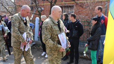 Після обстрілу військової частини у Миколаєві: на Одещині поховали 21-річного бійця Після обстрілу військової частини у Миколаєві: на Одещині поховали 21-річного бійця