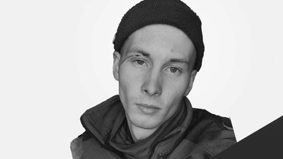 Коли почалась війна на Донбасі, переїхав з сім'єю та вступив у ЗСУ. У боях загинув військовий з Буковини