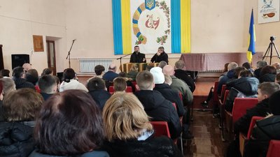 У громаді на Тернопільщині зустрілися із захисником "Азовсталі" Михайлом Діановим У громаді на Тернопільщині зустрілися із захисником "Азовсталі" Михайлом Діановим