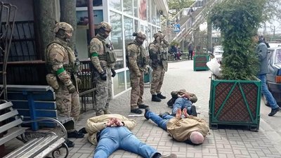 Погрожували насиллям: на Вінниччині троє здирників вимагали у чоловіка неіснуючий борг