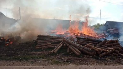 На Чернігівщині через дитячі пустощі з вогнем згоріли декілька будинків та авто