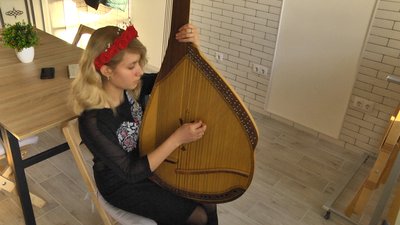У Маріуполі при храмі проводять онлайн-уроки гри на бандурі У Маріуполі при храмі проводять онлайн-уроки гри на бандурі