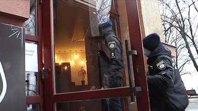 Грубих порушень нема: в Ужгороді перевіряли дотримання карантину у кафе та магазинах