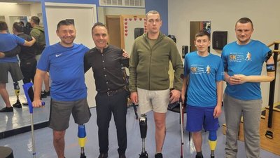 Пекло під Бахмутом, ампутація та нова рука в США: історія військового 14 бригади з Волині Пекло під Бахмутом, ампутація та нова рука в США: історія військового 14 бригади з Волині