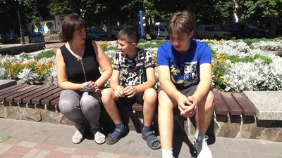 Виїхали з окупації до Хмельницького — історія переселенців зі Сватового Виїхали з окупації до Хмельницького — історія переселенців зі Сватового