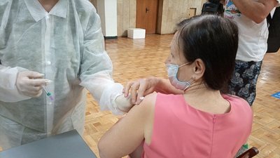 Центр масової вакцинації в Ужгороді працюватиме щосуботи та неділі з 9 до 17 години Центр масової вакцинації в Ужгороді працюватиме щосуботи та неділі з 9 до 17 години